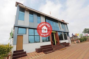 Pensionat Royal Villa By Oyo Rooms