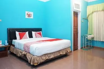 Hotel Oyo 923 Penginapan Balai Sultan