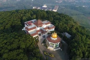 Отель Adiroso Managed By Sahid