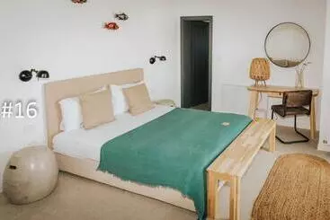 Bed and Breakfast The Pines   Experiment Favelas