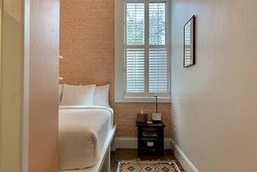 בית מלון כפרי The Cabot Lodge