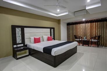 Capital O 46699 Hotel Insta