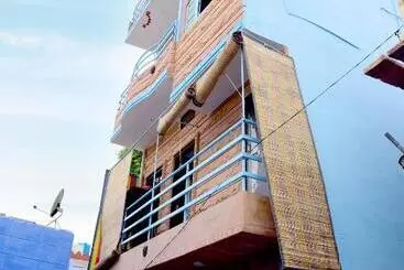 Pensió Mh Guest House