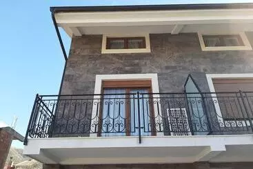 هتل Waikiki Apartments