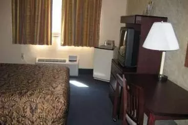 Budget Host Town Center Motel
