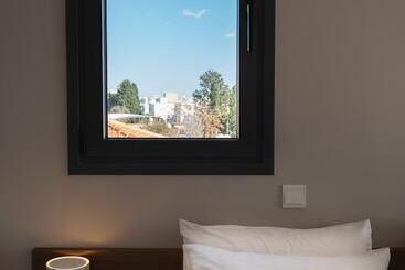 ホテル Alinea Suites Limassol Center