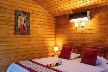 Resort Eden Bungalows And Beach