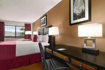 فندق Baymont By Wyndham Cortez