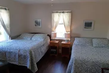 Hotel Miners Bay Lodge