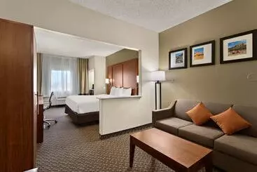 هتل Comfort Suites University