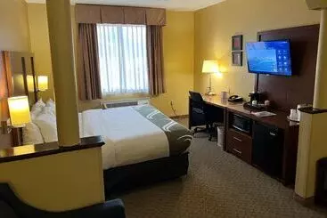 هتل Quality Suites Midland North Loop 250