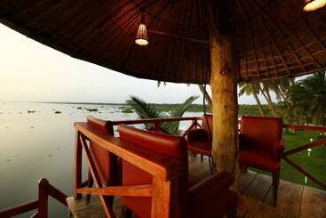 استراحتگاه Shady Shores