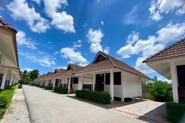 Majatalo หาดทรายขาวรีสอร์ท