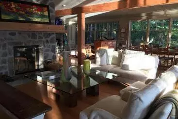 Bed & Breakfast Gîte Et Atelier De L Artiste Peintre Paysagiste Canadien Gordon Harrison