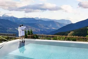 Hotel Tratterhof Mountain Sky