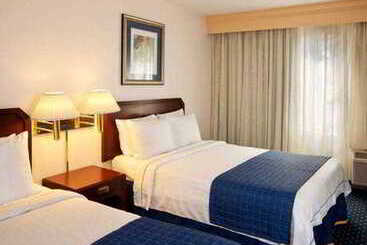 هتل Courtyard By Marriott Houston Hobby Airport