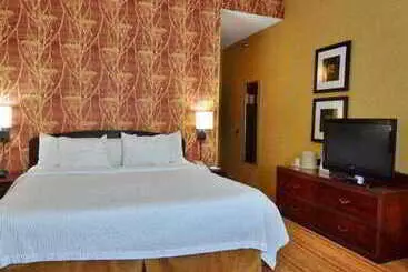 هتل Courtyard By Marriott Indianapolis South