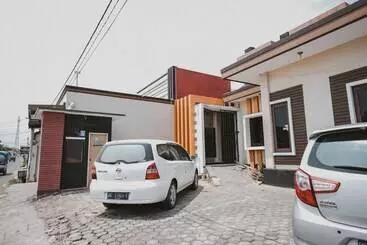 Pensió Reddoorz Syariah Near Mall Boemi Kedaton Lampung 2