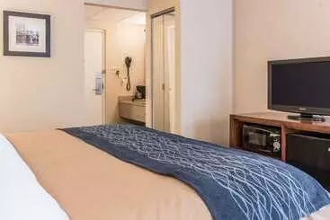 Отель Spark By Hilton Clarks Summit