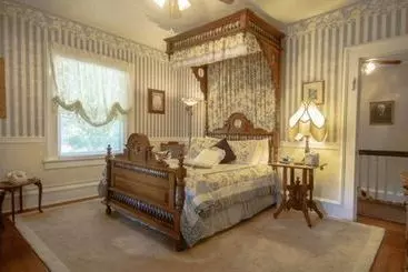 Dickey House Bed & Breakfast
