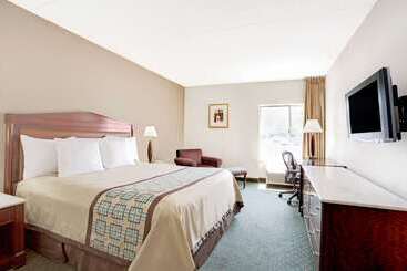 Hotel Days Inn By Wyndham Newport News City Center Oyster Point
