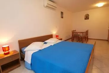 آپارتمان‌های توریست‌ها Apartments Romano 1099
