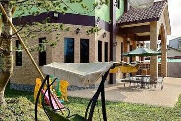 تختخواب و صبحانه Green Castle