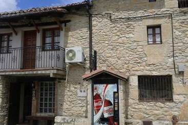 Hotel Rural Valderejo Etxea