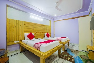 酒店 The Lodge B&b By Oyo Rooms