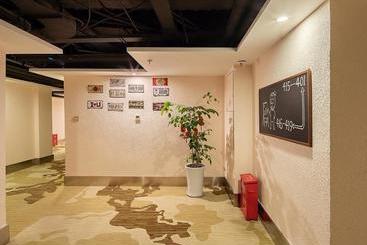 Отель James Joyce Coffetel Kuanzhai Alley