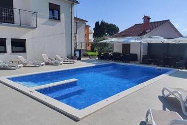 Pensjonat Viktor Rooms And Apartments