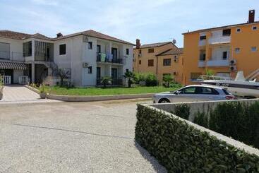 ペンション Viktor Rooms And Apartments