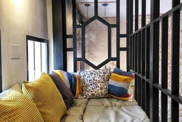 Hostel Numero Trece   Free Towels, Coffee Beans And Remote Check In!