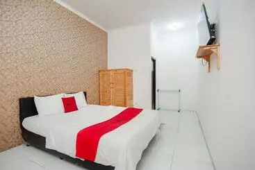 Pensão Reddoorz Syariah Near Jatisampurna Hospital