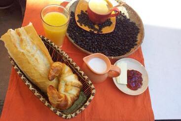 هاستل St Antoine