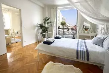 آپارتمان‌های توریست‌ها Opera City Center Apartments