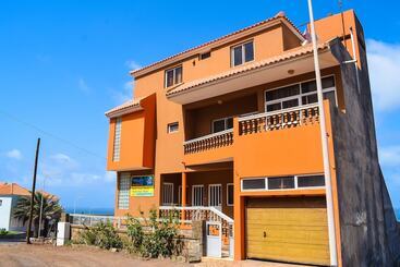 تختخواب و صبحانه Pousada Da Lua