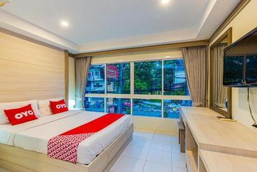 Hotel Oyo 380 Jomthong Mansion