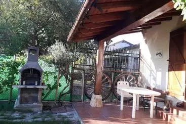 آپارتمان‌های توریست‌ها 5 Bedrooms House With Enclosed Garden At Munain