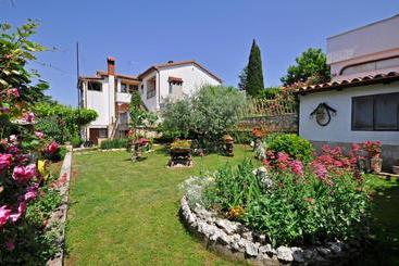 דירות לתיירים Apartments Loredana