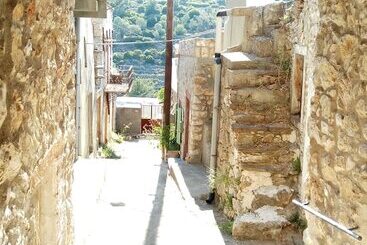 شقق خاصة سياحية St. George Sykoussis Traditional Residence