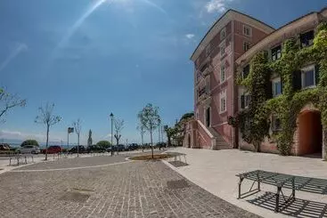 Tourist flats The Artist S Apartment By Konnect