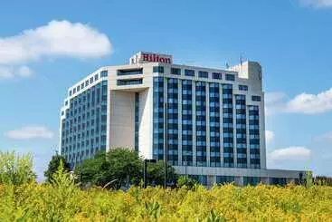 هتل Hilton Minneapolisst. Paul Airport