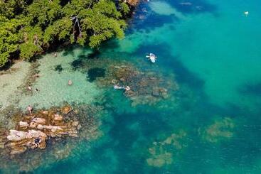 مسافرخانه Pousada Aquarela De Bombinhas