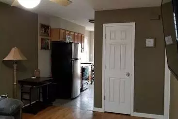 ツーリストアパートメント Speedway Charm