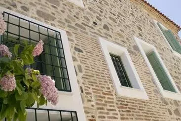 Hotel Archontiko Petras 1821