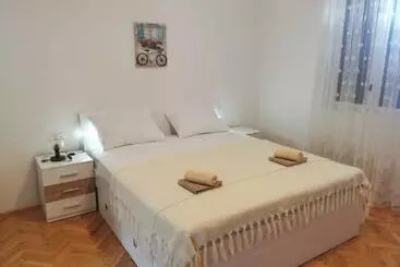 آپارتمان‌های توریست‌ها Apartments Sanja