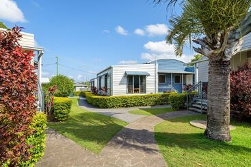 Tin Can Bay S Sleepy Lagoon Motel