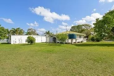 Tin Can Bay S Sleepy Lagoon Motel