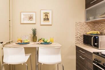 آپارتمان‌های توریست‌ها Big Central Metro Station Apartment 2